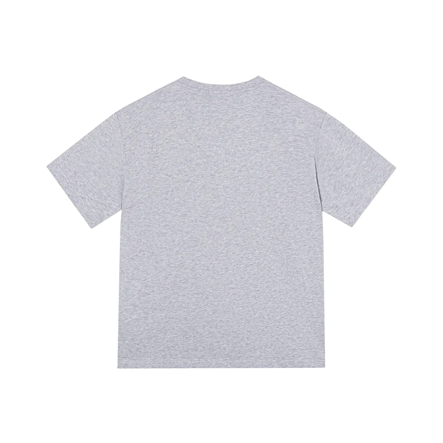 P126 Style number: 509 Ralph Lauren/Ralph Lauren 25ss simultaneously launches one-color horse embroidery round neck short sleeves. The main logo on the neck has a QR code mark, which can be scanned for verification, and the detailed horse logo embroidery is all high-density, all made with imported Tajima machines, which distinguishes low-quality products on the market. 32 counts, 240g hydrophilic toner, 100% cotton fabric, comfortable and soft, highly breathable, focusing on high-end cost-effectiveness, needless to say good quality. Available in a variety of colors, both boys and girls can try this genderless style, giving them a yuppie tone in no time. Immerse yourself in your leisurely style, and have your own style in retro. Natural, vivid, and very French romantic feelings perfectly integrate the youthful atmosphere with the trend. The clever embellishment of the horse logo embroidery carries all the eye-catching points. Color: black, white, navy blue, light gray Size: S-xL S Shoulder width 44 Bust 100 Sleeve length 22 Clothing length 68 M Shoulder width 46 Bust 104 Sleeve length 23 Clothing length 70 L Shoulder width 63 Bust 108 Sleeve length 24 Clothing length 72 xL Shoulder width 50 Bust 112 Sleeve length 25 Clothing length 74